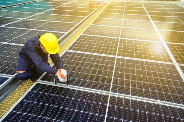 5 avantages d'installer un panneau solaire pour économiser